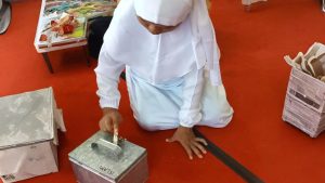 cara mengajarkan anak bersedekah