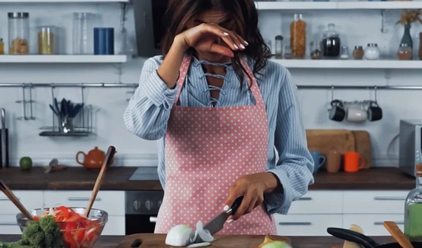 Cara Mengiris Bawang yang Aman