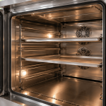 cara membersihkan bagian dalam oven